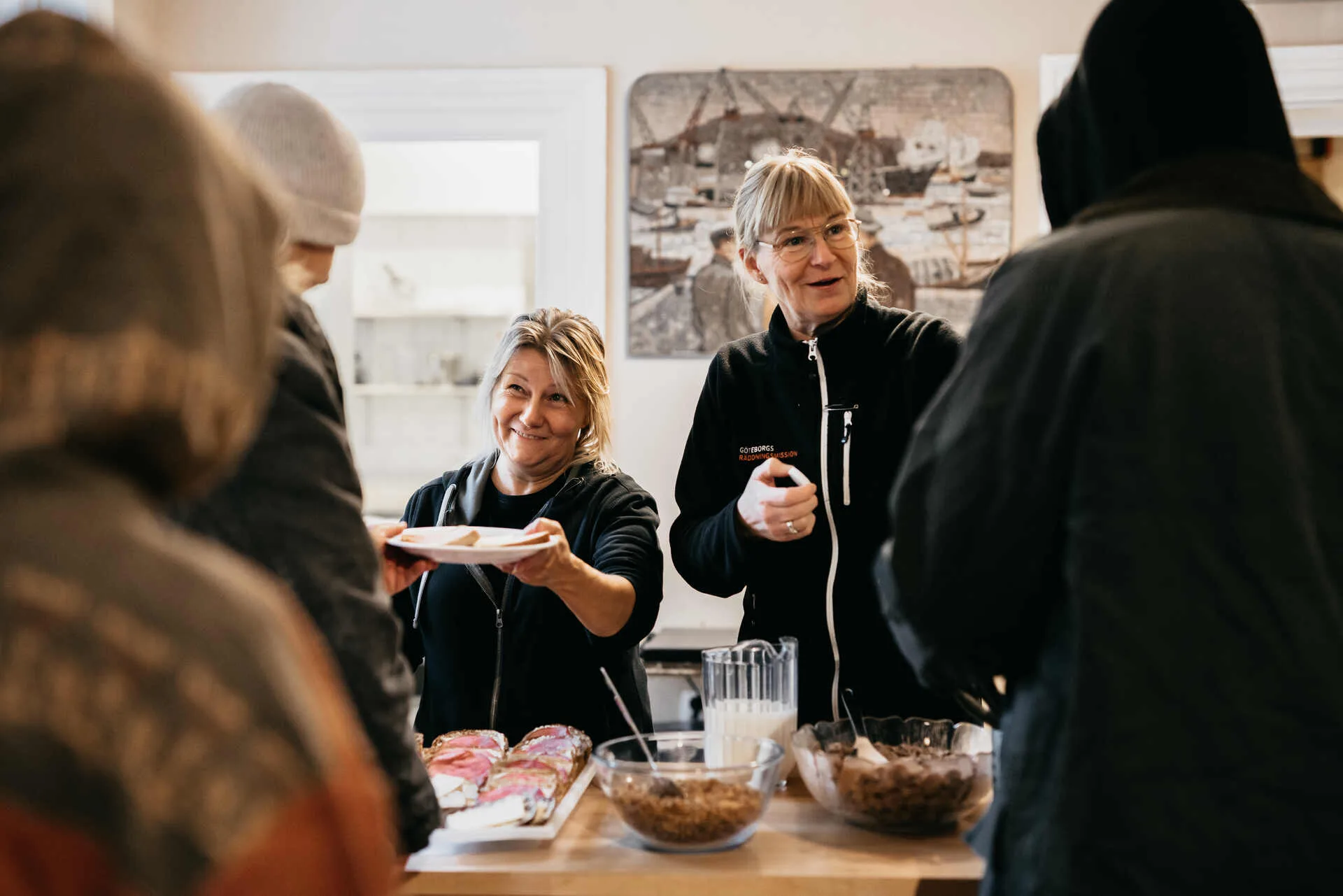 En mötesplats med frukost, gemenskap och möjlighet till stöd och vidare hjälp.